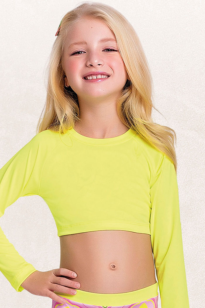 Conjunto blusa manga longa, top e calcinha praia