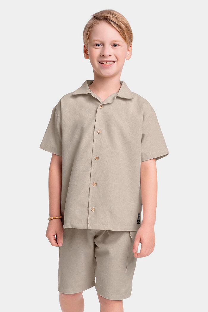 Conjunto camisa e bermuda com bolso em tecido ecotex