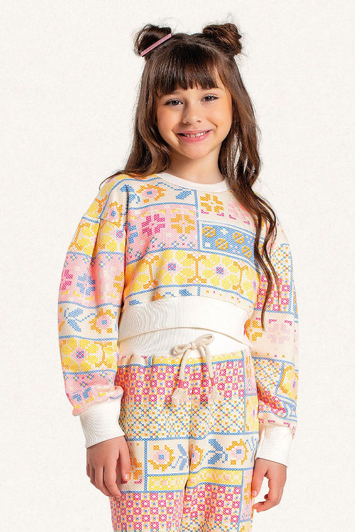 Conjunto blusão cropped e calça wide leg em moletom florido