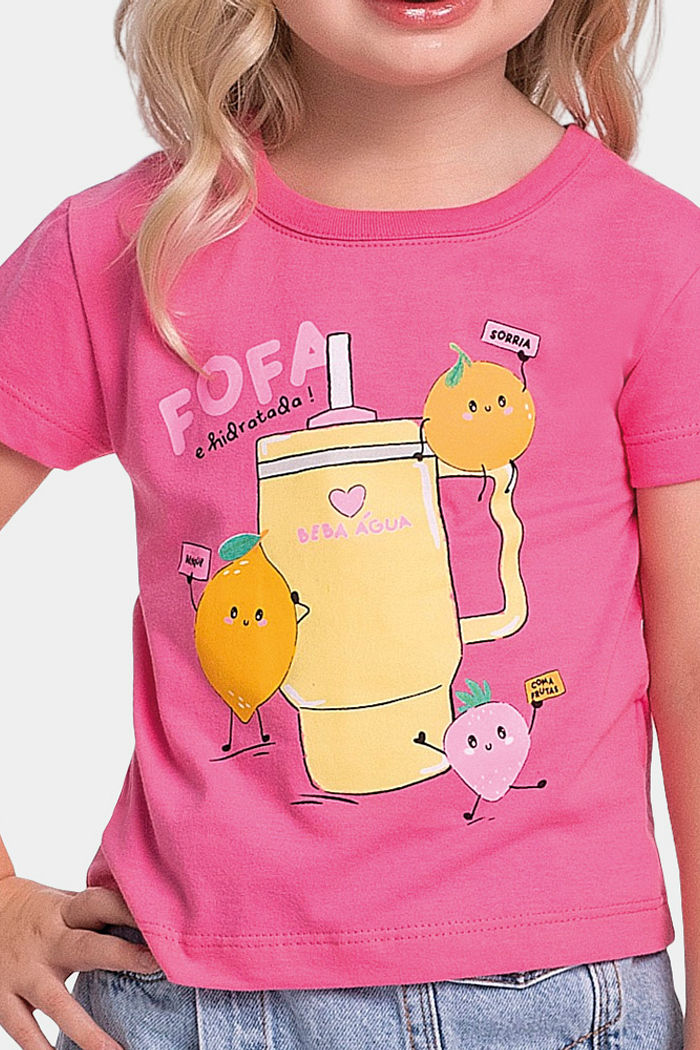 Blusa fofa de frutas e copo