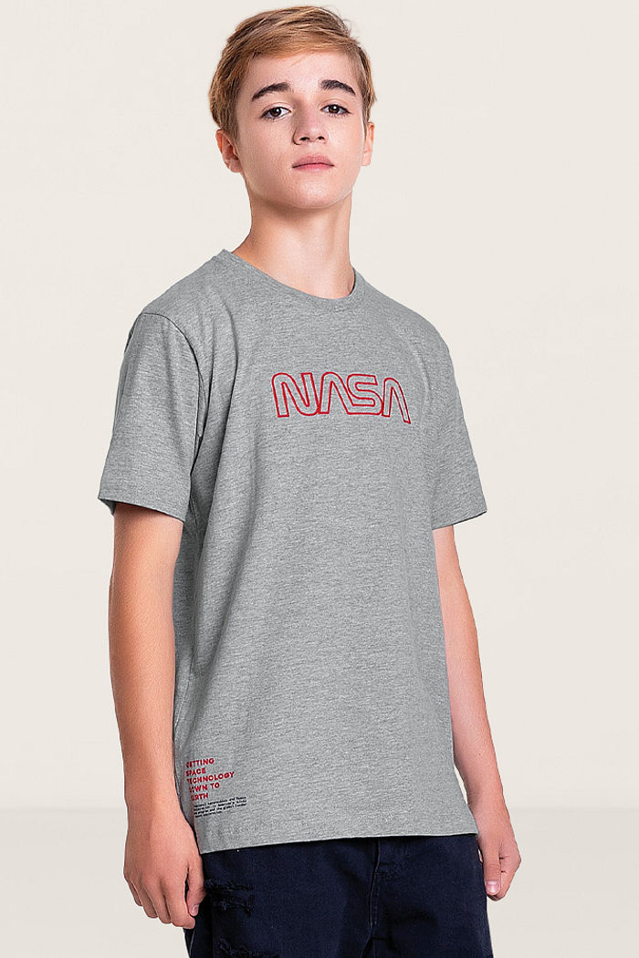 Camiseta em meia malha com estampa nasa