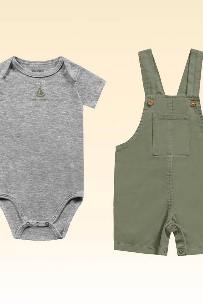 Conjunto body manga curta em meia malha e macacão