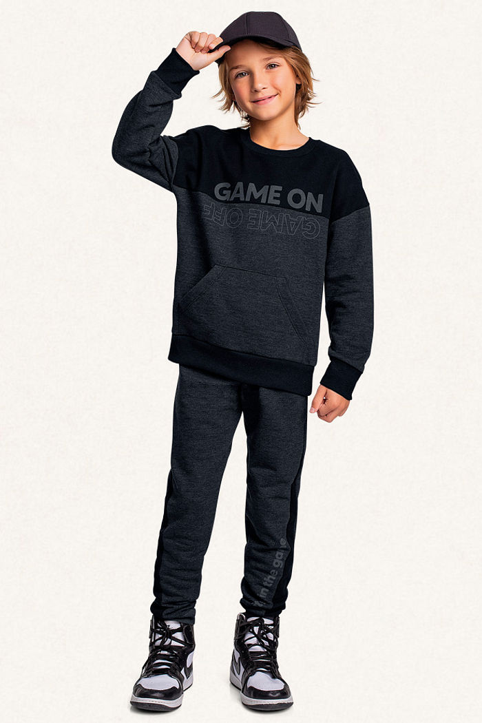 Conjunto blusão e calça em moletom