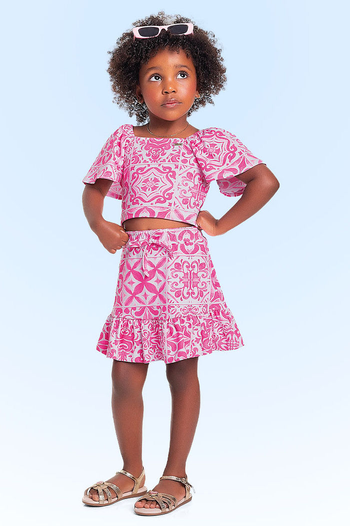 Conjunto blusa e short-saia em cotton leve