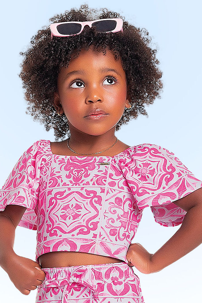 Conjunto blusa e short-saia em cotton leve