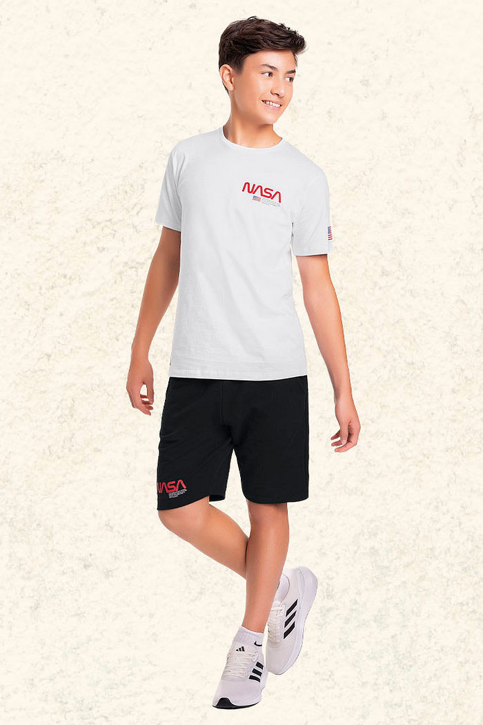 Conjunto camiseta em meia malha e bermuda em moletinho