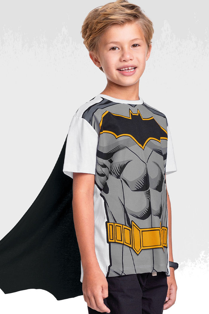 Camiseta com capa em mei malha batman