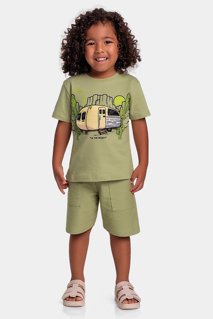 Conjunto camiseta desert com aplique em feltro sublimado e bermuda em moletinho