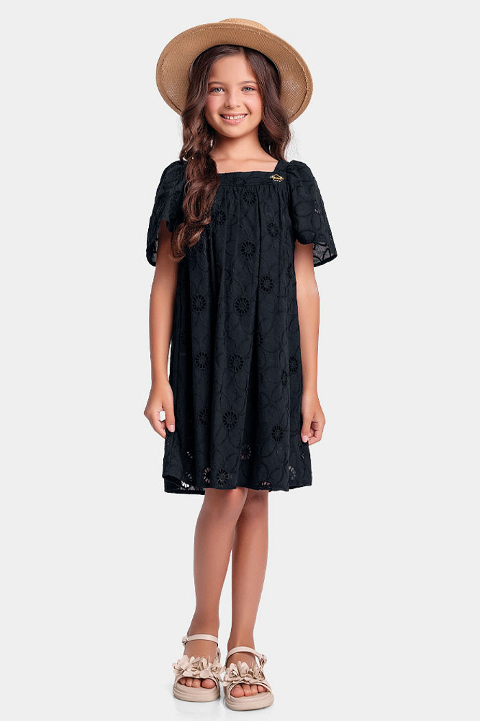 Vestido em tecido laise floral