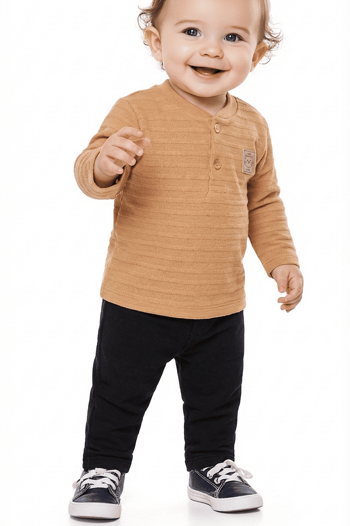 Conjunto camiseta manga longa em meia malha listras com textura em moletom e calça em moletom