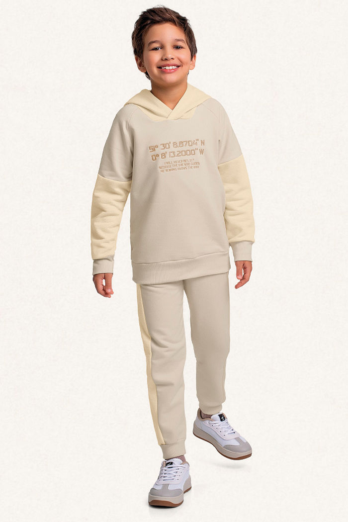 Conjunto blusão com capuz e calça em moletom recorte