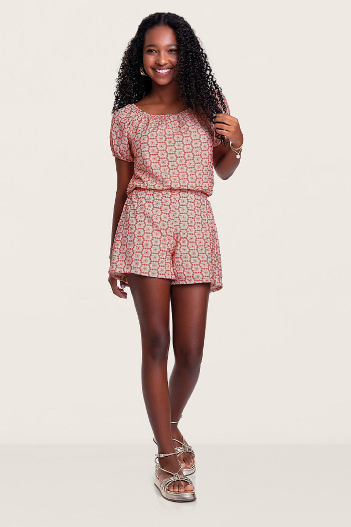 Short em tecido bordado viscose flor