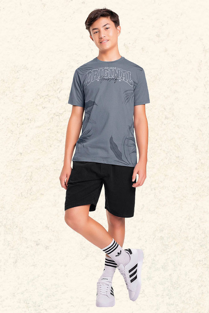 Conjunto camiseta em meia malha e bermuda em sarja queen