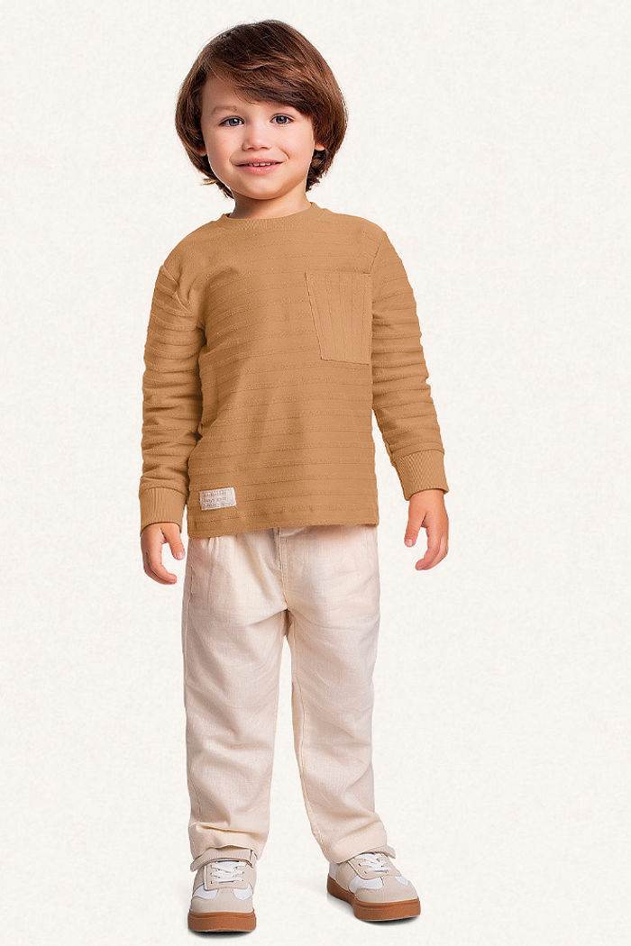 Camiseta manga longa em meia malha listras com textura e bolso em moletom