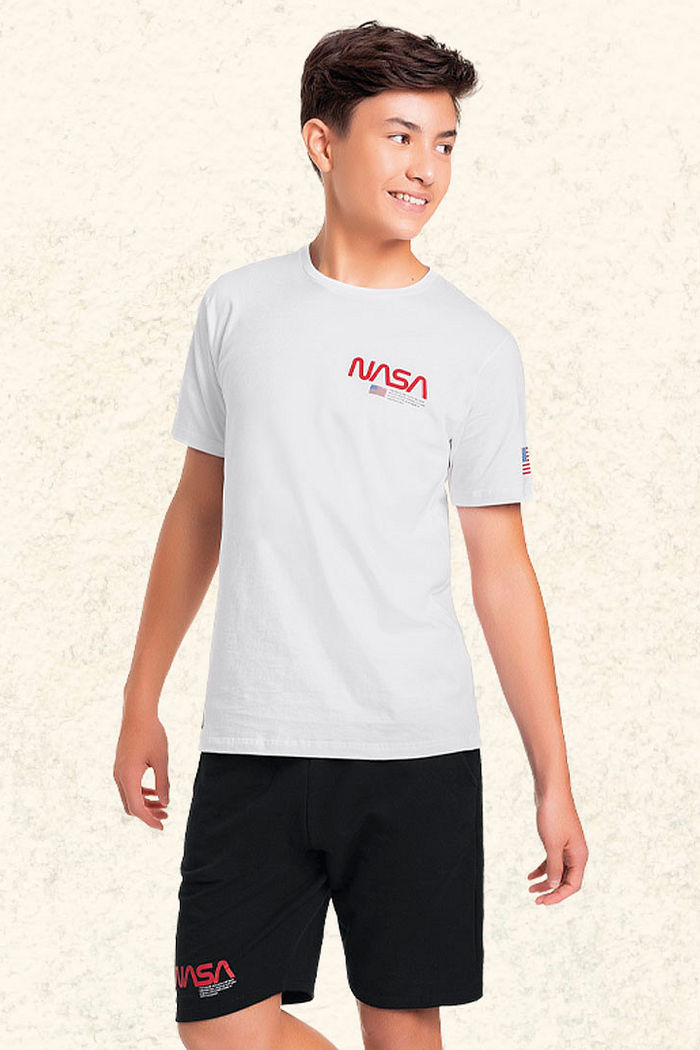 Conjunto camiseta em meia malha e bermuda em moletinho