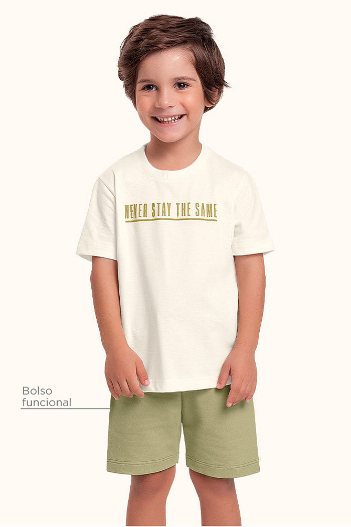 Conjunto camiseta em meia malha e bermuda em moletinho com bolso funcional e cadarço decorativo