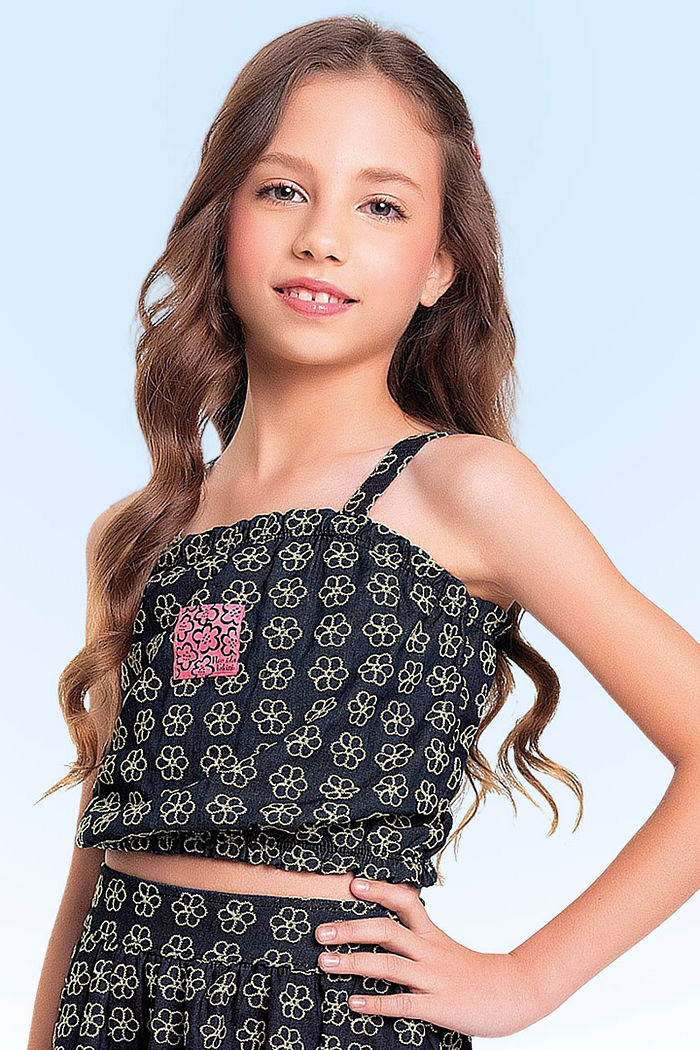 Conjunto regata cropped e saia em jeans