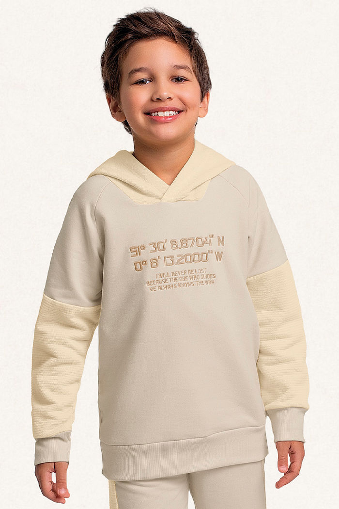 Conjunto blusão com capuz e calça em moletom recorte