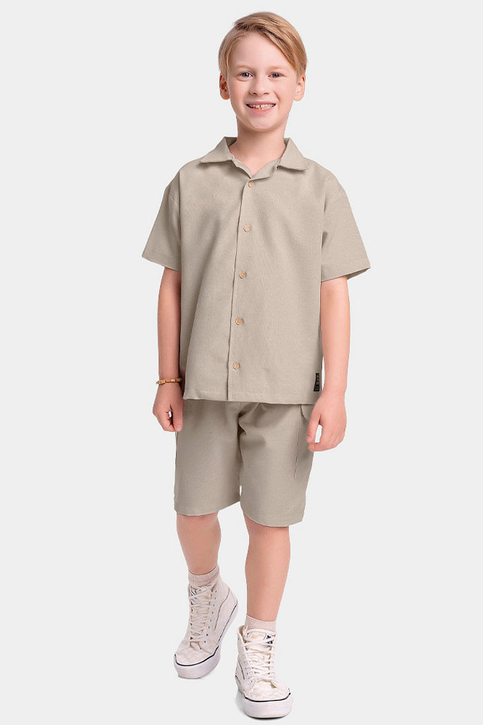 Conjunto camisa e bermuda com bolso em tecido ecotex