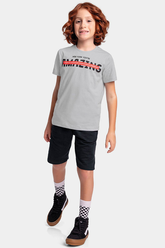 Conjunto camiseta amazing e bermuda em moletinho lótus