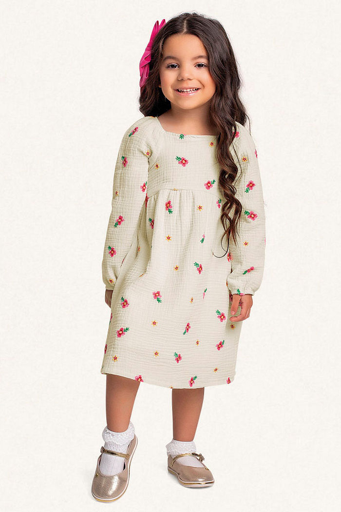 Vestido em tecido bordado flores com forro em meia malha