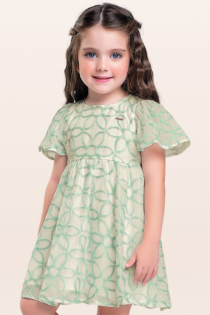 Vestido em tecido bordado com forro