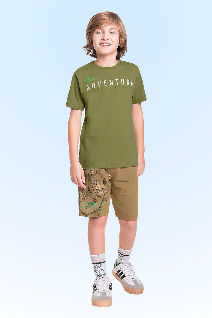 Conjunto camiseta em meia malha e bermuda em moletinho