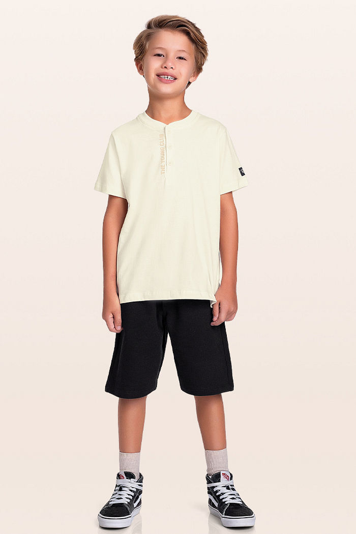 Conjunto camiseta com botões e bermuda férias