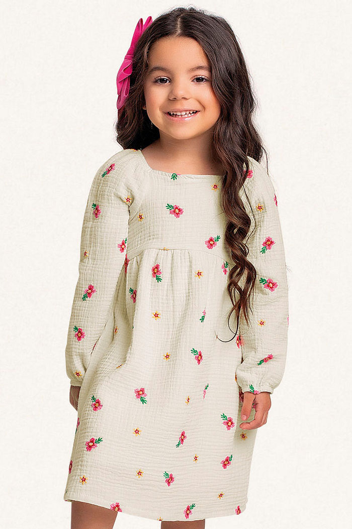 Vestido em tecido bordado flores com forro em meia malha