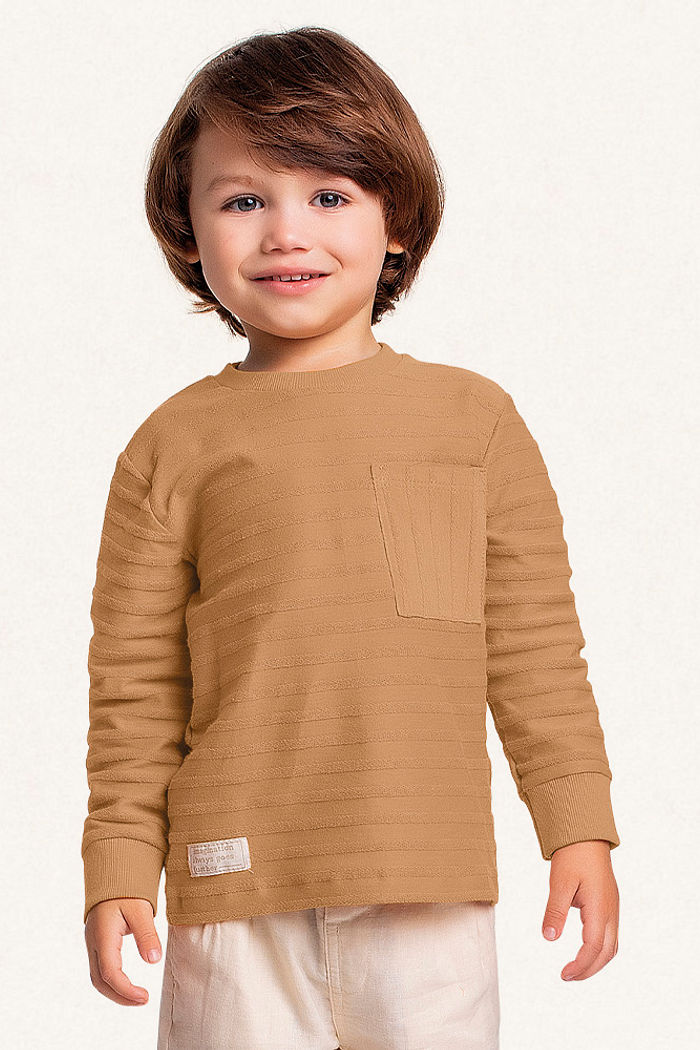 Camiseta manga longa em meia malha listras com textura e bolso em moletom