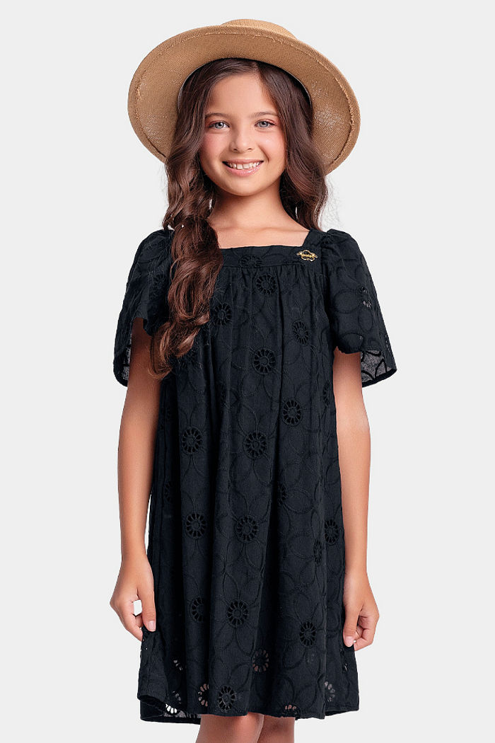 Vestido em tecido laise floral