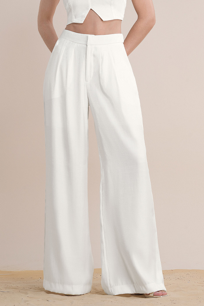 Calça pantalona em alfaiataria com fecho funcional