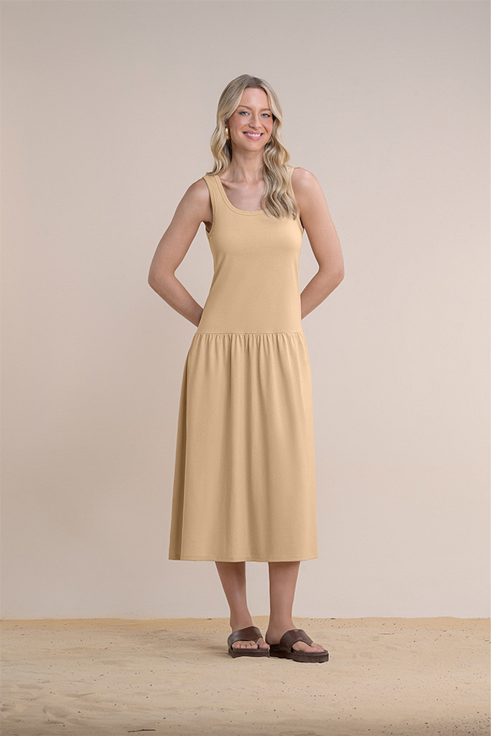 Vestido midi com recorte