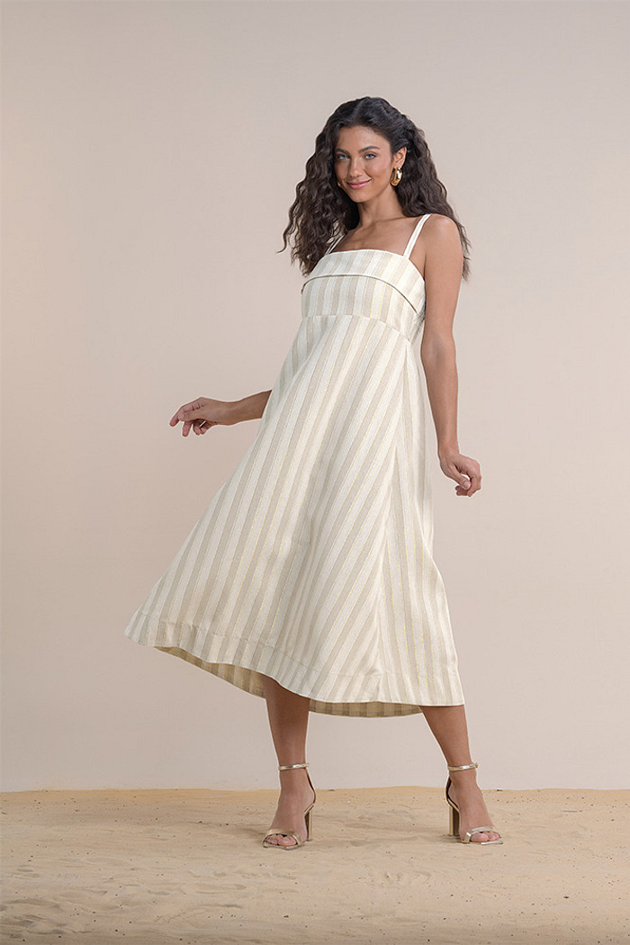 Vestido midi listrado com lastex nas costas