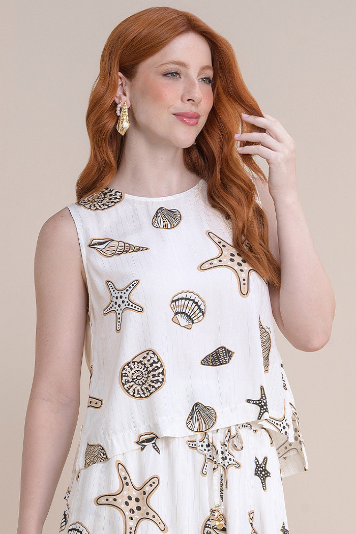 Blusa regata em viscose com botão funcional