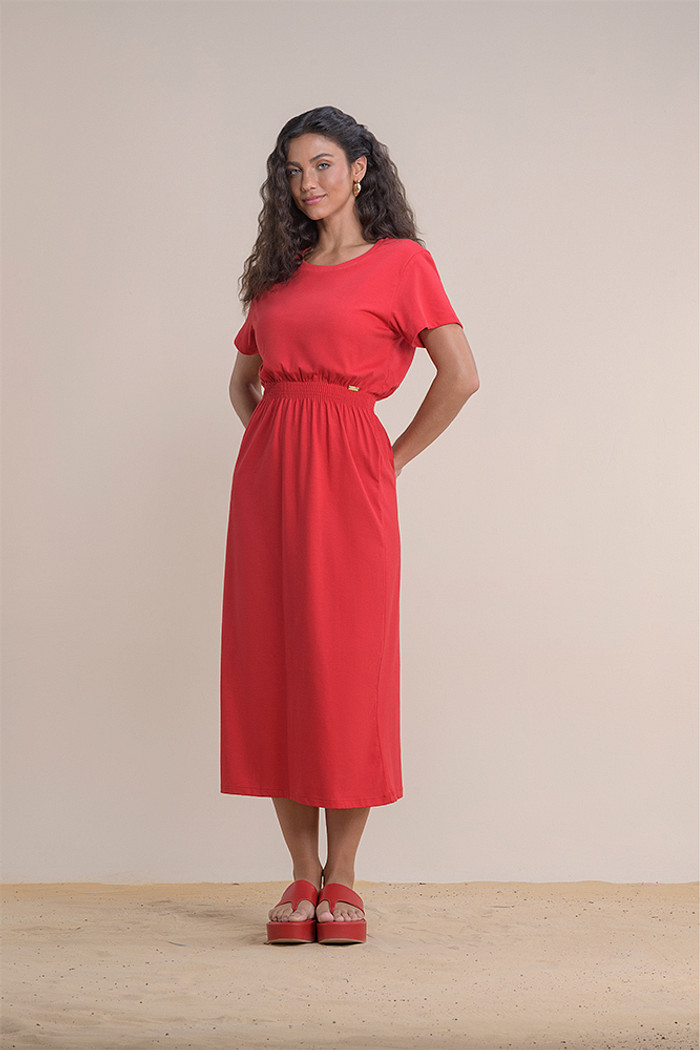 Vestido midi com recorte e elástico na cintura