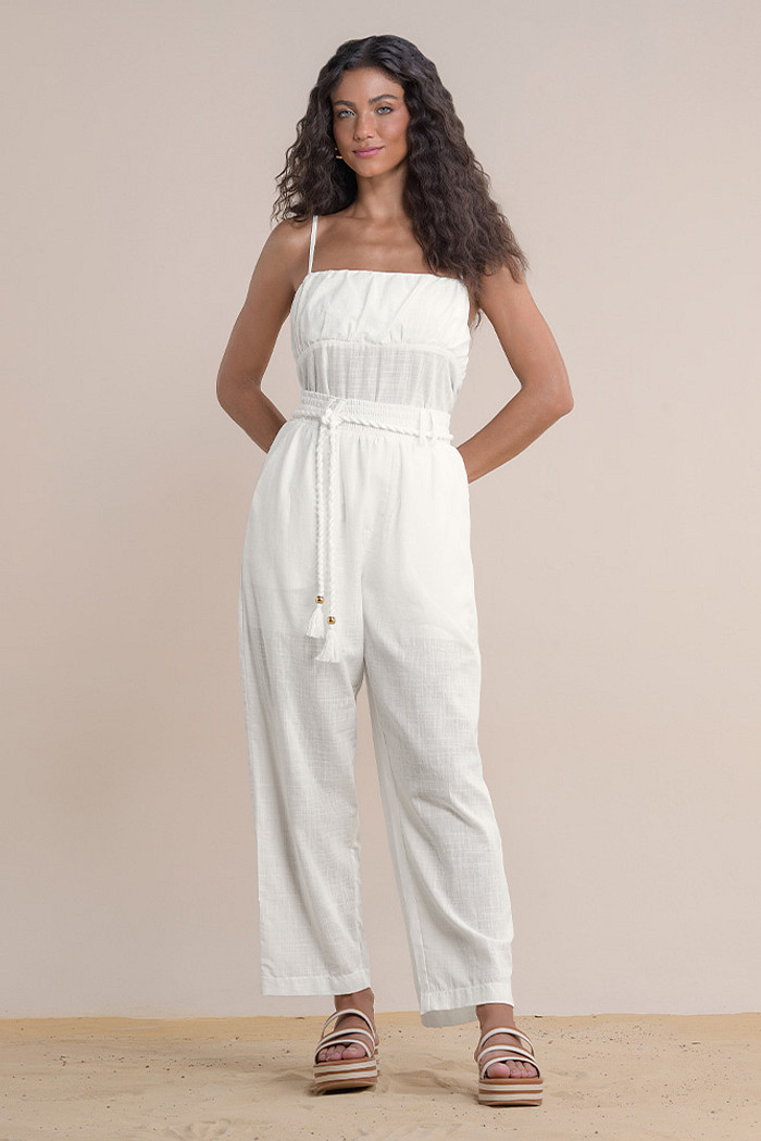 Calça em cambraia com elástico na cintura e cinto