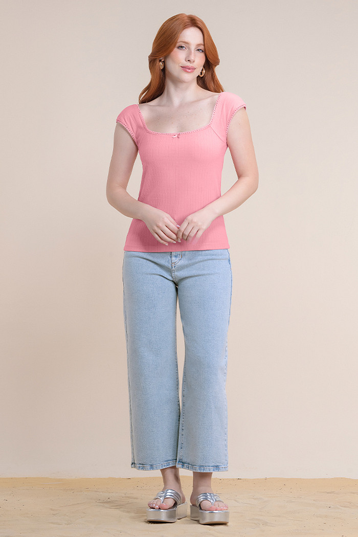 Blusa regata de ribana com renda e aplique decorativo