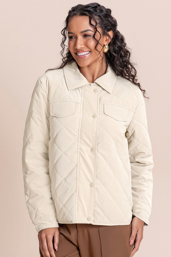 Jaqueta lapela em nylon texturizado com forro e enchimento