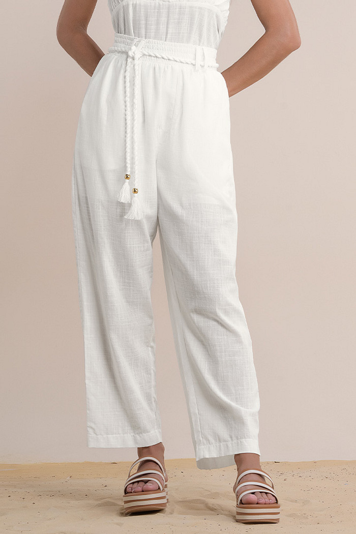 Calça em cambraia com elástico na cintura e cinto