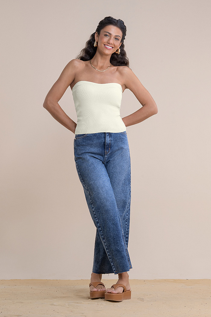 Calça wide leg cropped em jeans com bordado