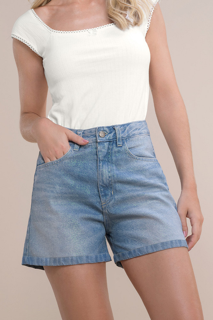 Shorts mom em jeans com brilho
