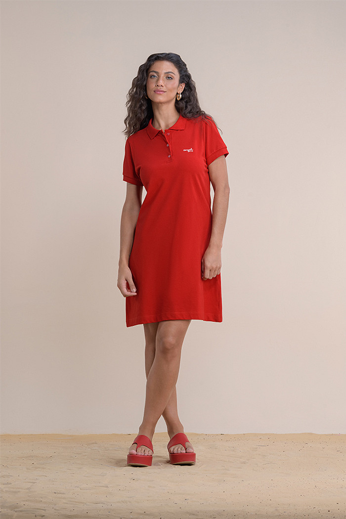 Vestido curto em malha piquet com gola polo