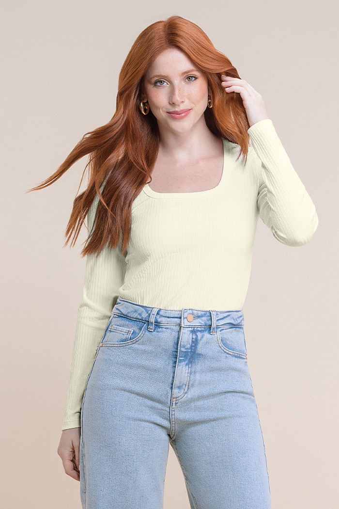 Blusa decote quadrado manga longa em malha canelada