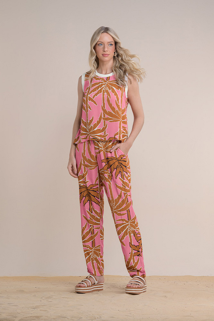 Blusa regata em viscose com gola retilínea