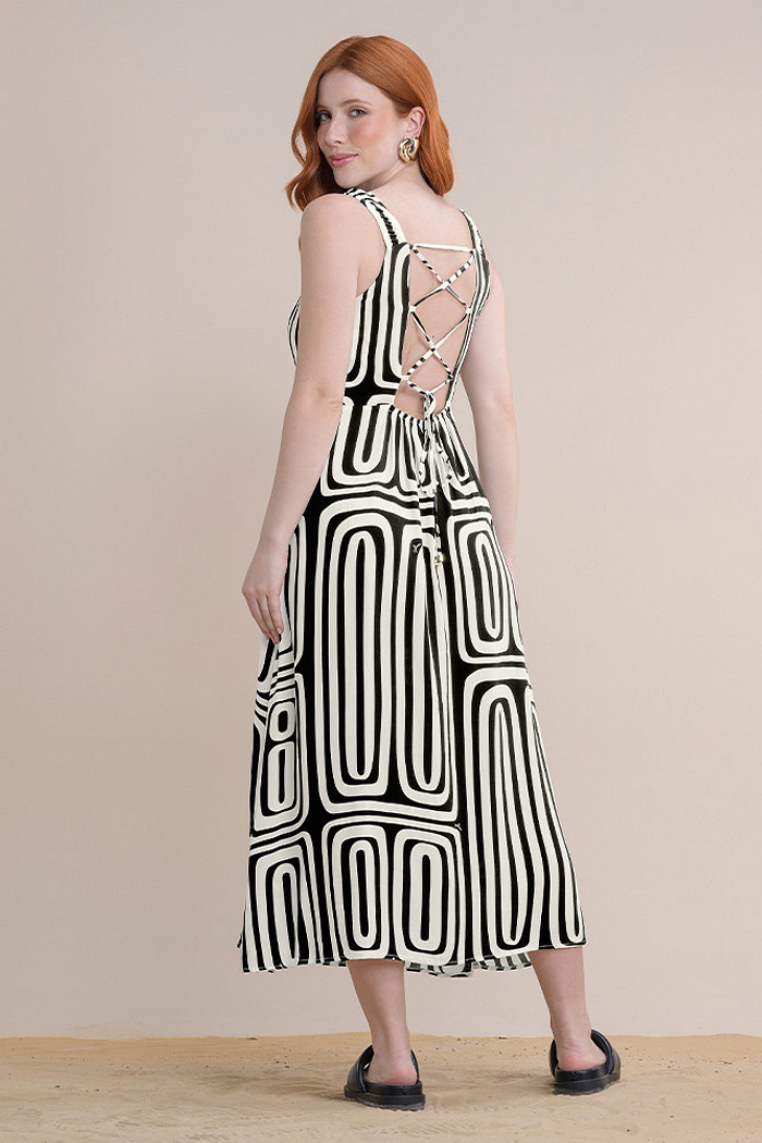 Vestido midi com alça de elástico e fenda frontal