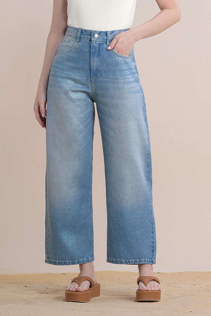 Calça wide leg cropped em jeans