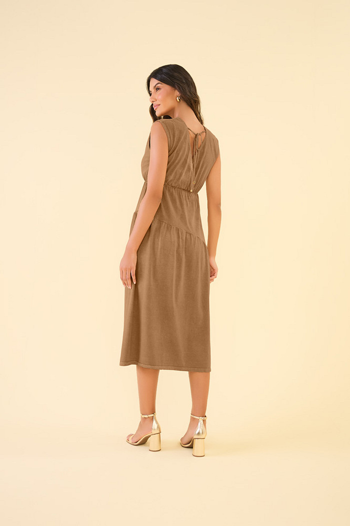 Vestido midi transpasse em meia malha estonada