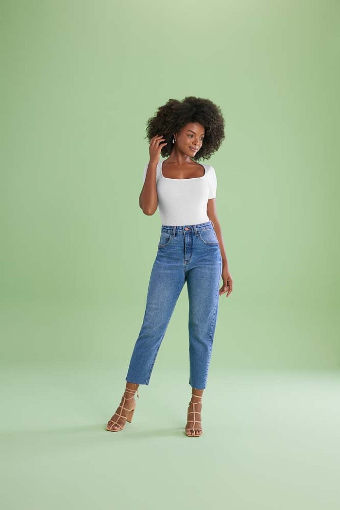 Calça mom em jeans