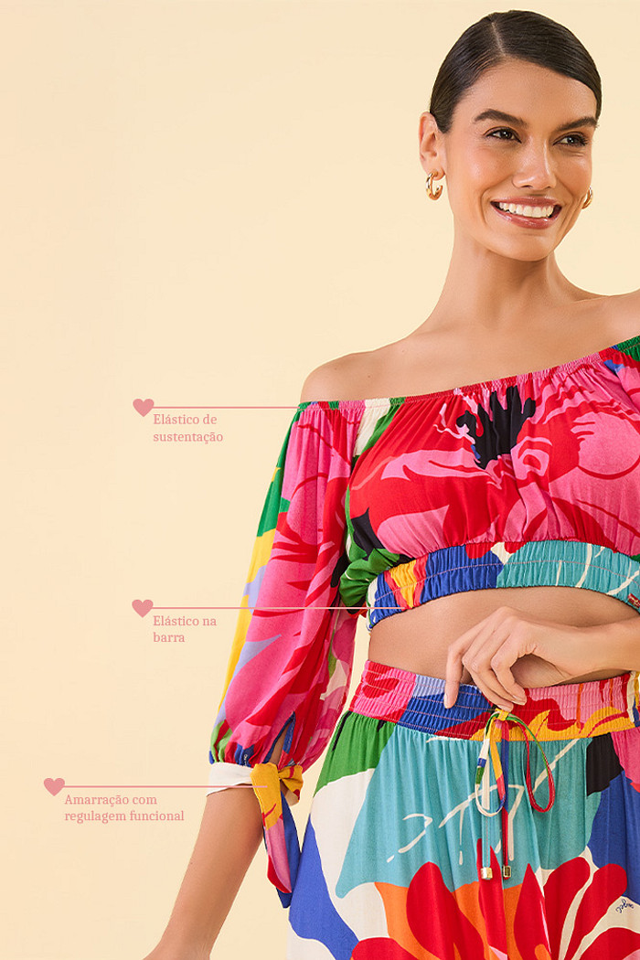 Blusa cropped com elástico em viscose estampada